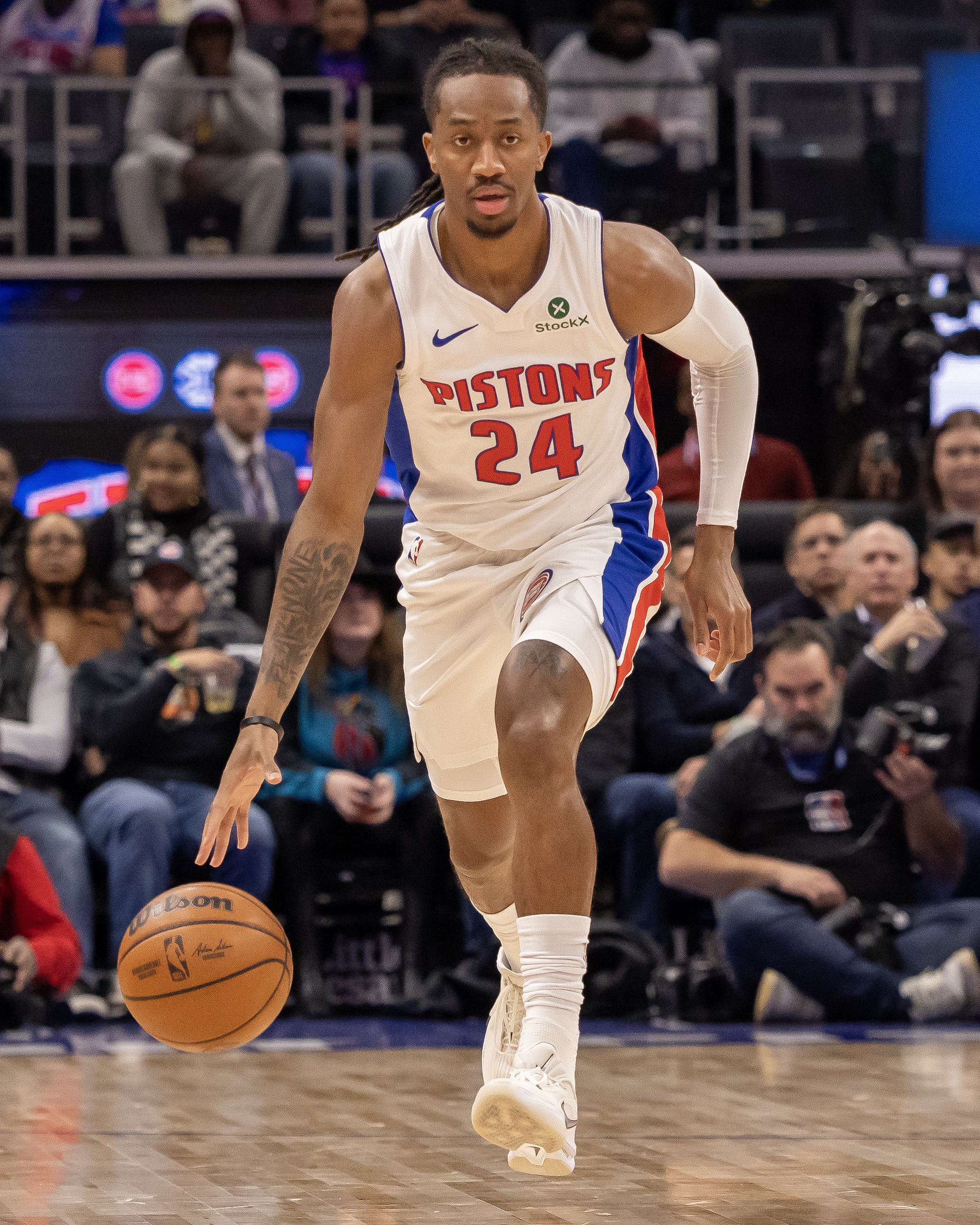 必一运动下载-詹金斯最近7场场均19.9分4.7板7.1助 两分命中率49.5% 三分44.1%